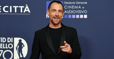 Copertina di David 2025, Elio Germano attacca il ministro Giuli: “Anziché piazzare i loro uomini nei posti chiave come fanno i clan, vorrei pensassero ad aiutare il cinema”