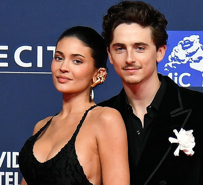 David di Donatello 2025 – Diretta tv interminabile. Sala semivuota e assenti, ma c’erano Chalamet e Baker