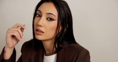 Copertina di Eurovision 2025, polemiche per la cantante israeliana Yuval Raphael sopravvissuta alla strage del 7 ottobre: 72 ex concorrenti ne chiedono l’esclusione