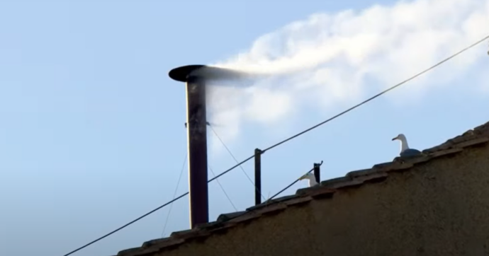 Conclave, alle 18 e 08 la fumata bianca: eletto il nuovo Papa