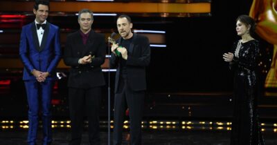 Copertina di Elio Germano miglior attore ai David di Donatello, la dedica politica a chi lotta per la dignità