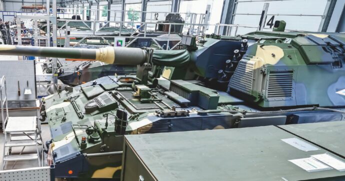 Leonardo, offerta per i mezzi militari Iveco dalla Exor di Agnelli. Intesa sui droni turchi