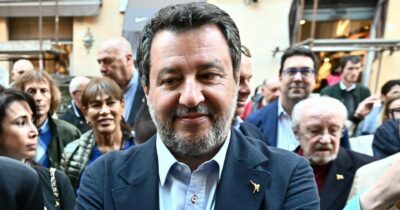 Copertina di Un’azienda finanzia la Lega mentre tratta col ministero per acquisire la Jabil. E la ottiene