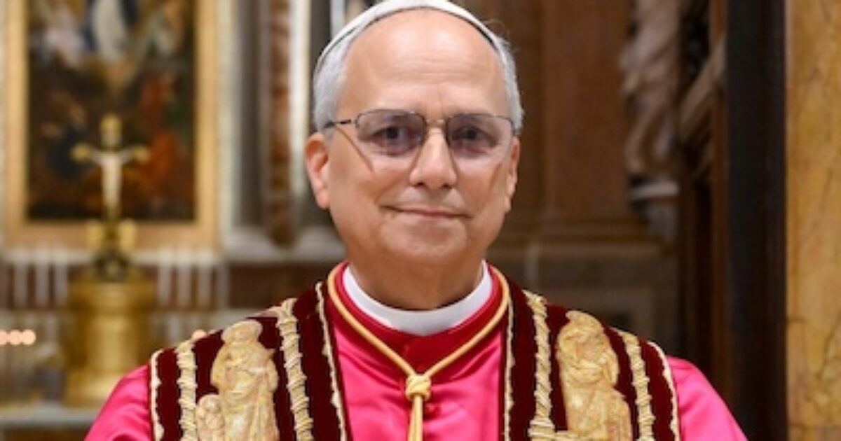 Continuità con da Ilfattoquotidiano.it continuità con francesco sui temi ma discontinuità nei simboli che papa sarà leone xiv – l analisi del suo discorso