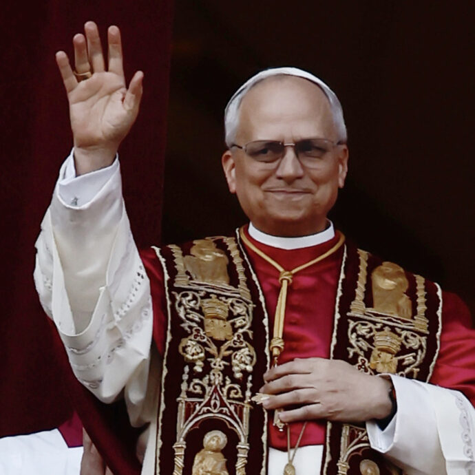 C’è anche Papa Leone XIV tra le star meglio vestite del 2025 secondo Vogue: ecco qual è stato il suo “look” vincente