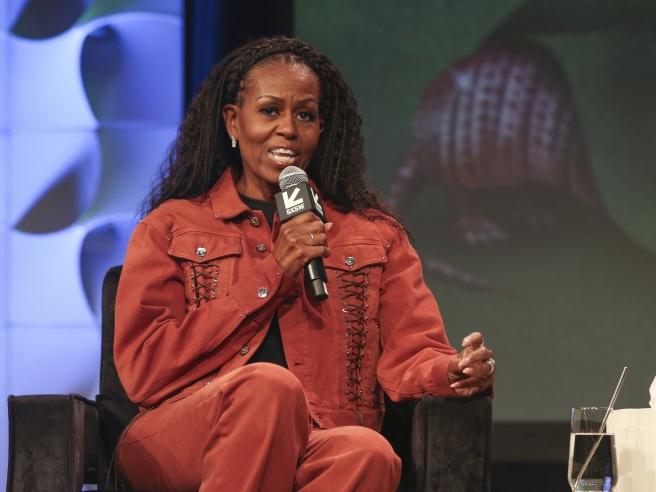 Michelle Obama: “Sono in terapia e sto attraversando una fase di transizione” Michelle Obama: “Sono in terapia e sto attraversando una fase di transizione”