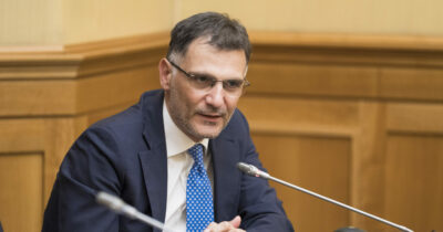 Copertina di Il congresso del Pd in Sicilia finisce nel caos: gli anti-Schlein accusano il segretario di brogli e minacciano il boicottaggio