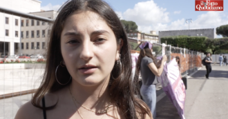 Copertina di Sapienza, sit-in delle studentesse davanti al Rettorato: “Basta molestie, serve tavolo permanente contro la violenza””