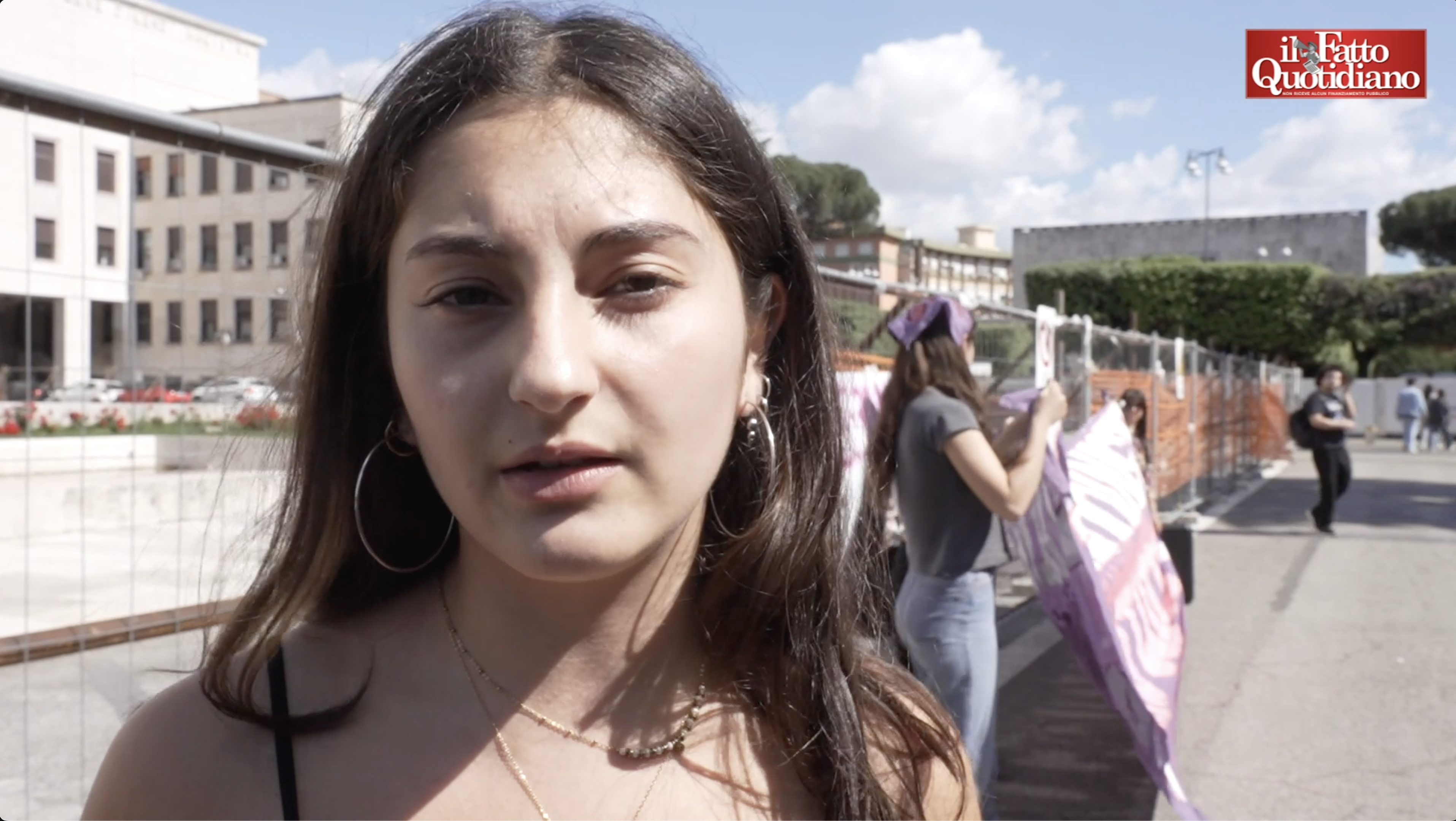 sapienza sitin delle studentesse davanti al rettorato basta molestie serve tavolo permanente contro la violenza da Ilfattoquotidiano.it sapienza sitin delle studentesse davanti al rettorato basta molestie serve tavolo permanente contro la violenza