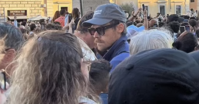Copertina di “Incredibile pensare che il nuovo Papa, nel suo primo giorno di pontificato, abbia visto Harry Styles”: il cantante tra la folla