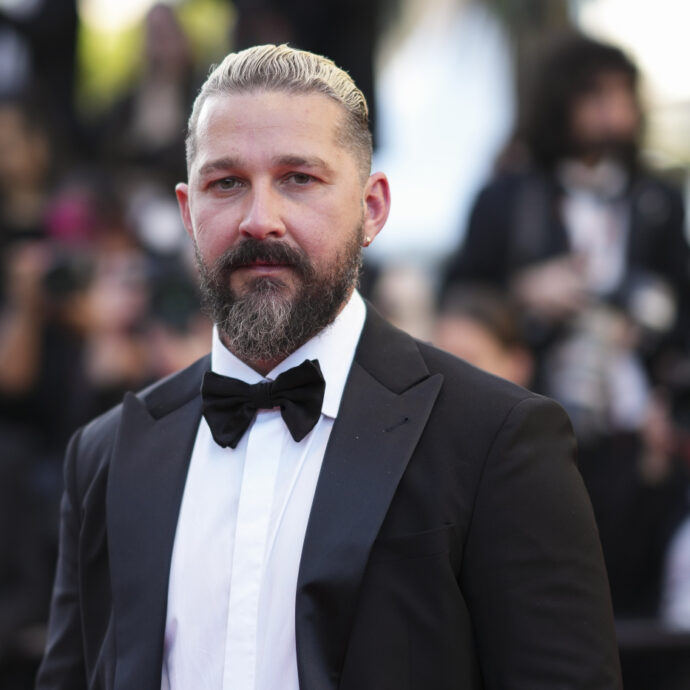 “Dormivo a Central Park dove tenevano i cavalli, facevo uso di steroidi. Mi svegliavo e andavo a piedi alle prove”: le rivelazioni di Shia LaBeouf