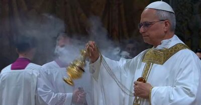 Copertina di Il primo giorno di Papa Leone XIV: la messa del nuovo Pontefice nella Cappella Sistina - la diretta
