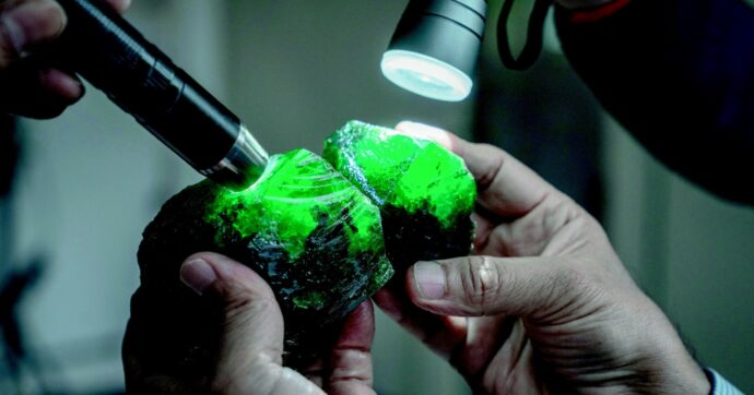 “Elefante” record, smeraldo di 1,2 kg trovato in miniera nello Zambia