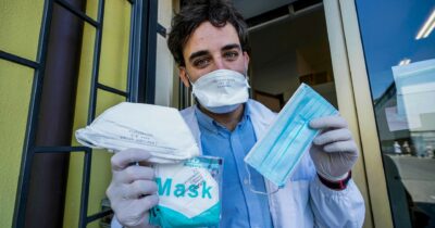 Copertina di “Mascherine Covid pericolose”: ex funzionario delle dogane presenta un esposto per “epidemia dolosa”. Il reato prevede pene fino all’ergastolo