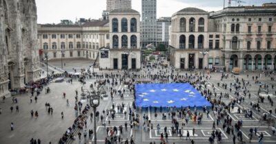Copertina di Riarmo europeo, i centristi pro-Ursula: “Molti dem con noi”