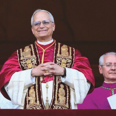 Copertina di Papa Leone XIV, l’identikit. L’altare sullo stiratoio, l’ironia e la timidezza: “Sono un missionario”