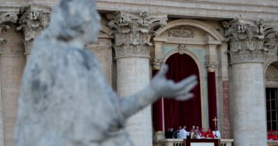 Copertina di L’agenda  Il 18 maggio messa con re e capi  di stato