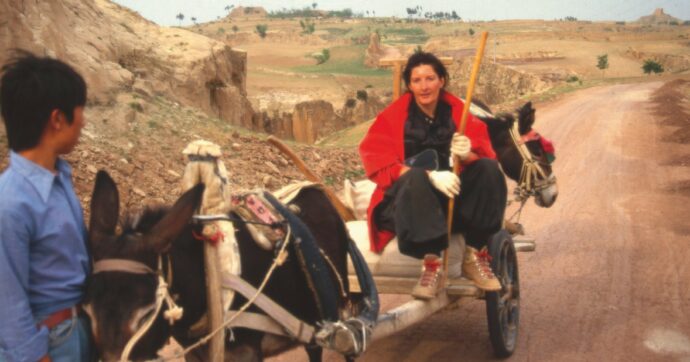 “Transforming Energy”, il memoir di Marina Abramovic con foto e cristalli