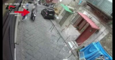 Copertina di La chat dei baby boss di Napoli: “Vorrei sparargli e guardarlo mentre muore”. 5 mesi dopo fu ucciso il 15enne Emanuele Tufano