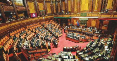 Copertina di Interferenze straniere, lo “scudo democratico” contro i cattivi
