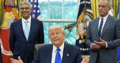 Copertina di I tagli di Trump alla ricerca (anche cancro e Alzheimer) e alla prevenzione mentre dilagano aviaria e morbillo