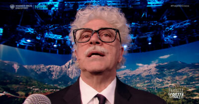 Copertina di Crozza-Razzi commenta le “Papalimpiadi”: “Era meglio il filippino…poi San Pietro te lo spolverava che sembra nuovo”