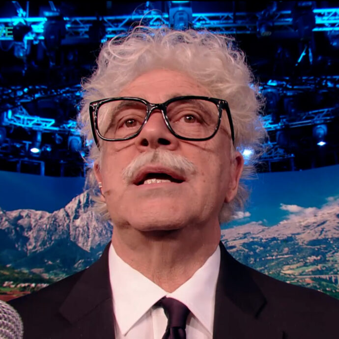 Crozza-Razzi commenta le “Papalimpiadi”: “Era meglio il filippino…poi San Pietro te lo spolverava che sembra nuovo”