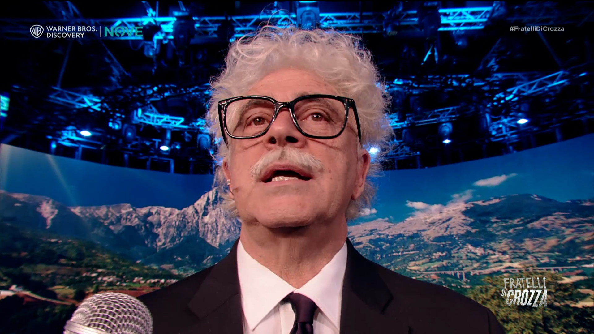 Crozza-Razzi commenta le “Papalimpiadi”: “Era meglio il filippino…poi San Pietro te lo spolverava che sembra nuovo”