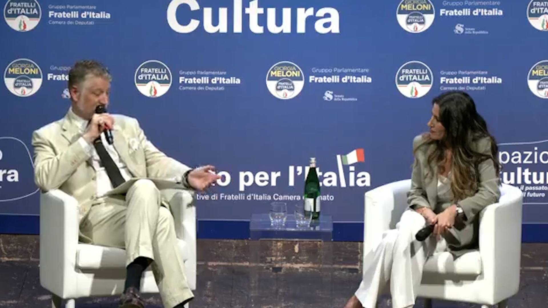 Giuli piccato dalle battute di Geppi Cucciari: “La sinistra aveva gli intellettuali, ora gli sono rimasti i comici” Giuli piccato dalle battute di Geppi Cucciari: “La sinistra aveva gli intellettuali, ora gli sono rimasti i comici”