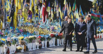 Copertina di Ucraina, pace in 4 punti: sì di Trump. Mosca: “Ma stop armi a Kiev”