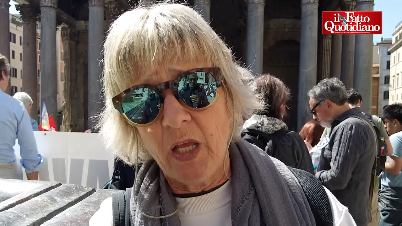 Manifestazione contro il riarmo Ue a Roma: “Chi prepara la guerra, farà la guerra”. Le voci dalla piazza Manifestazione contro il riarmo Ue a Roma: “Chi prepara la guerra, farà la guerra”. Le voci dalla piazza