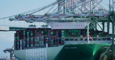 Copertina di Seconda giornata di colloqui tra Usa e Cina sui dazi. Bessent: "Sostanziali progressi"