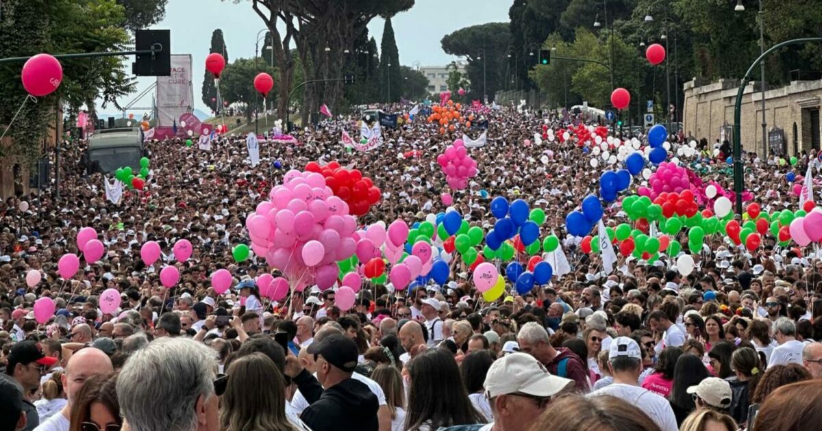 Roma si tinge di rosa con Race for the Cure: 150mila partecipanti. Al Villaggio della Salute 4mila test gratuiti per la diagnosi dei tumori al seno Roma si tinge di rosa con Race for the Cure: 150mila partecipanti. Al Villaggio della Salute 4mila test gratuiti per la diagnosi dei tumori al seno