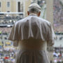 Copertina di Leone XIV cita Francesco: “Conflitto mondiale a pezzi". E ai potenti della Terra: mai più guerra” - Le parole su Ucraina e Gaza: "Nella Striscia subito soccorso a popolazione stremata"