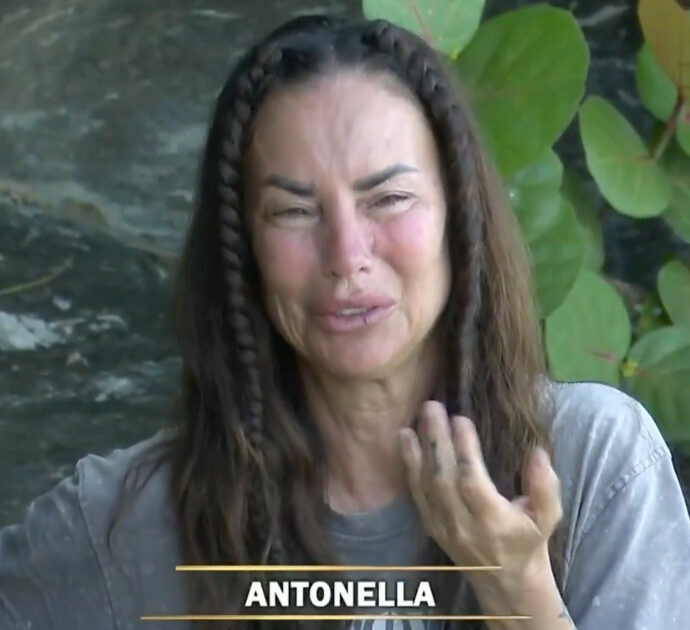 “Antonella Mosetti è preoccupata per suo papà”, ma il padre è morto: la gaffe sul profilo social de “L’isola dei famosi”