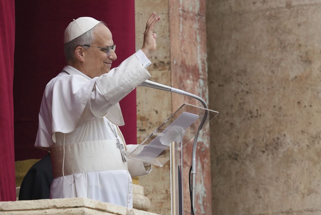 Papa Leone XIV cita Francesco sulla pace: “C’è un conflitto mondiale a pezzi. Mi rivolgo ai potenti della Terra: mai più guerra” Papa Leone XIV cita Francesco sulla pace: “C’è un conflitto mondiale a pezzi. Mi rivolgo ai potenti della Terra: mai più guerra”