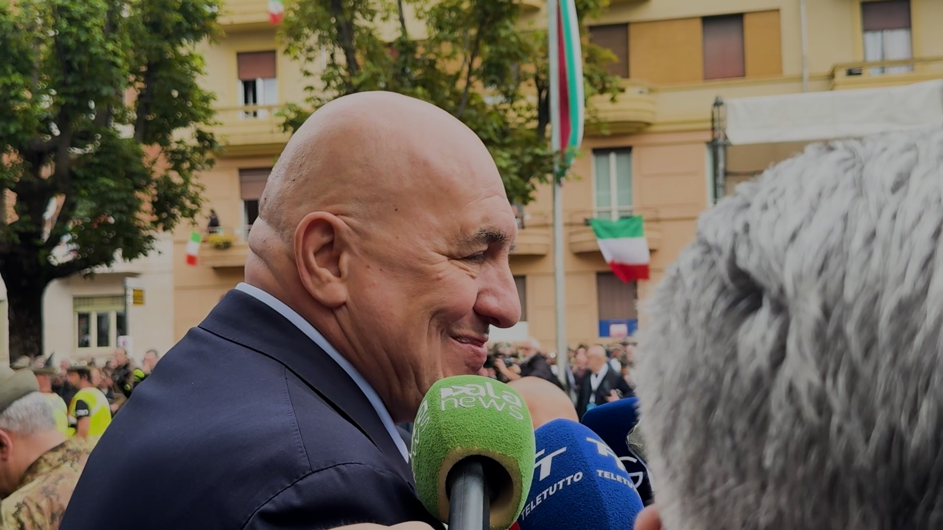 Faccetta nera al raduno degli Alpini, Crosetto: “Associazione apartitica, perditempo non rovinino la festa” Faccetta nera al raduno degli Alpini, Crosetto: “Associazione apartitica, perditempo non rovinino la festa”