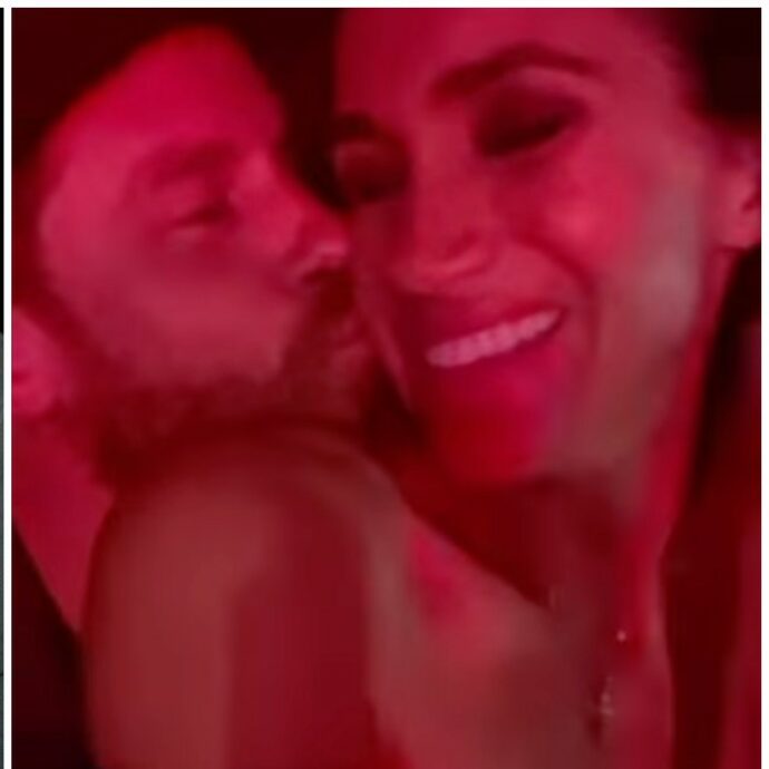 Baci abbracci e balli scatenati: le immagini di Harry e Meghan al concerto di Beyoncé. Ma il linguaggio del corpo non mente: “Lui è a disagio”