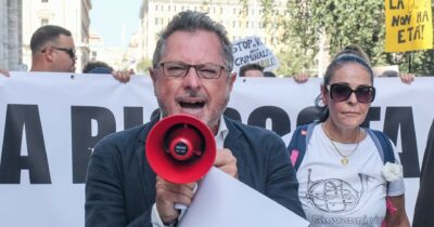 Copertina di “Io, l’onorevole SputtaNapoli: 30 volte in ospedale per le denunce web”