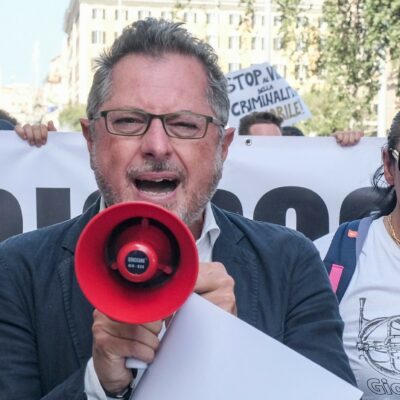 Copertina di “Io, l’onorevole SputtaNapoli: 30 volte in ospedale per le denunce web”