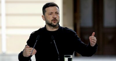 Copertina di Zelensky: “Prima il cessate il fuoco, poi giovedì aspetto Putin in Turchia”
