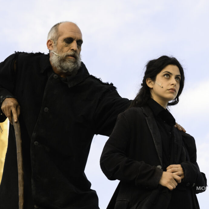 L’orribile incesto (involontario) tra madre e figlio con la morte unica via per la liberazione: “Edipo a Colono” al Teatro Greco di Siracusa da standing ovation