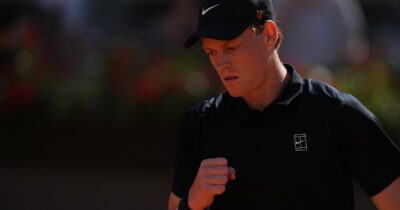 Copertina di Sinner si prende gli ottavi a Roma: il prossimo ostacolo è Cerundolo. Come ha giocato contro De Jong