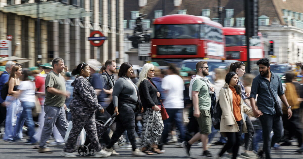 Stretta sull’immigrazione nel Regno Unito: per ottenere un permesso di lavoro bisognerà sapere già l’inglese Stretta sull’immigrazione nel Regno Unito: per ottenere un permesso di lavoro bisognerà sapere già l’inglese