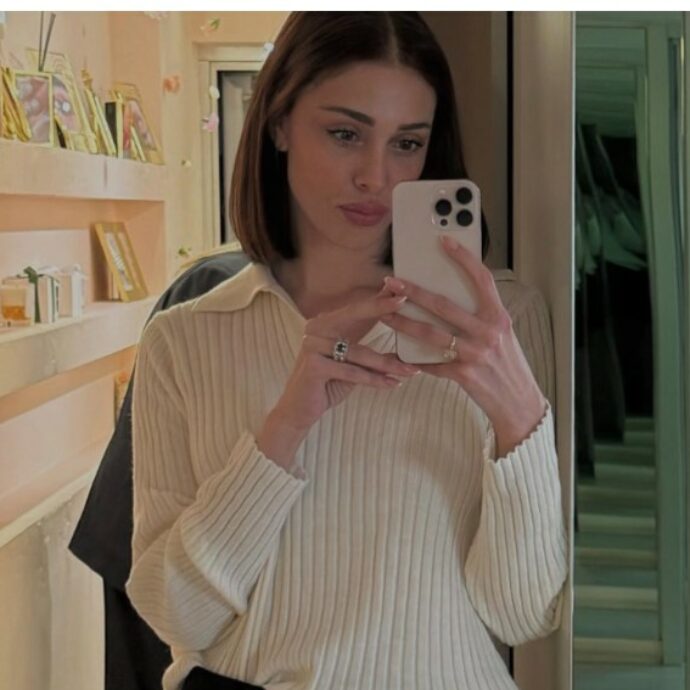 Cecilia Rodriguez è incinta. Il silenzio di Belen e gli auguri della madre Veronica Cozzani: “Clara Isabel, i nonni ti aspettano”