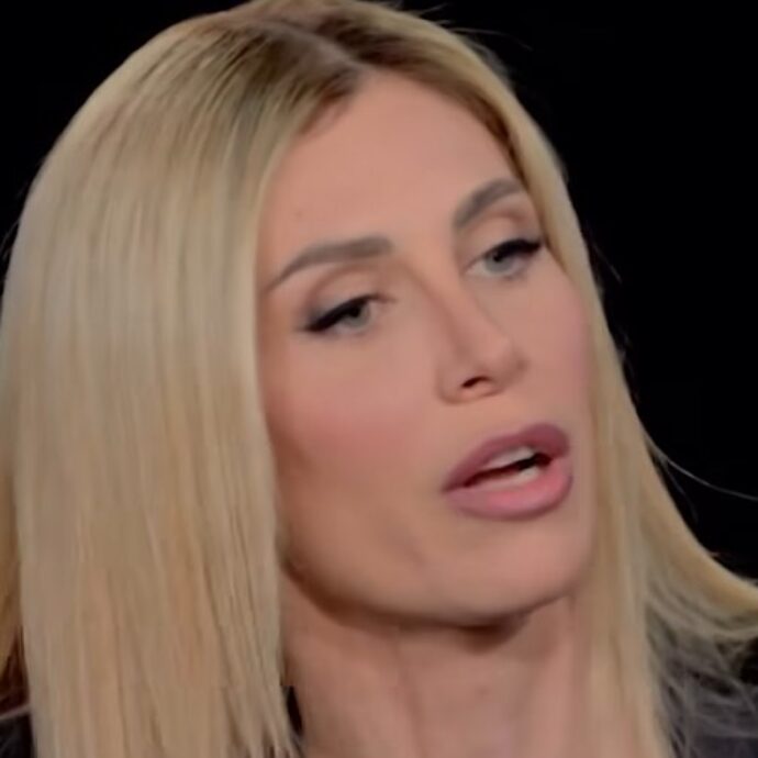 “Non mi sposo più con Gianmarco. Ho scoperto di essere in una relazione a 4 e lui mi ha abbandonata quando mio figlio stava male”: la delusione di Paola Caruso