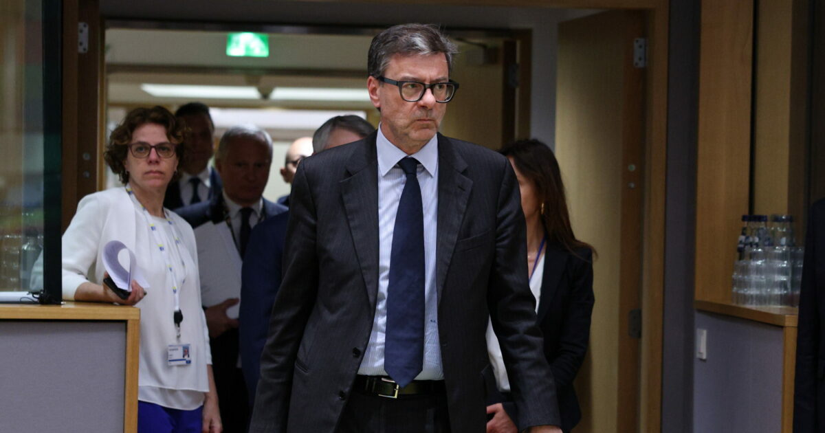Ratifica del Mes, ministri Ue in pressing su Giorgetti all’Eurogruppo. Lui: “Non ci sono i numeri” Ratifica del Mes, ministri Ue in pressing su Giorgetti all’Eurogruppo. Lui: “Non ci sono i numeri”