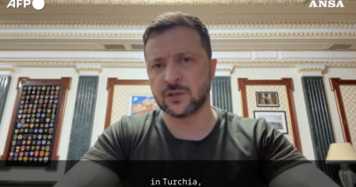 Copertina di Zelensky: “Aspetto Putin in Turchia giovedì 15 maggio, basta scuse”