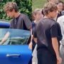 Copertina di Kimi Antonelli va a scuola con una Mercedes da 200mila euro: perché la può guidare anche da neopatentato