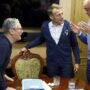 Copertina di “Cocaina sul tavolo di Macron? È solo un fazzoletto”: l’Eliseo e le “fake news” social sul video con Merz e Starmer